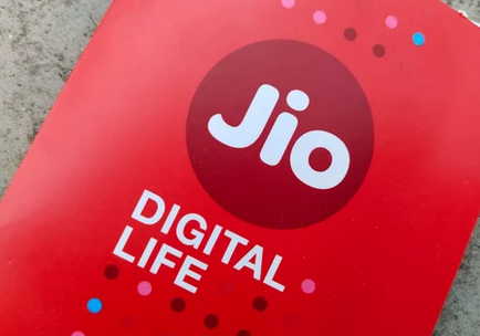 Jio 365-day SIM plan offers unlimited calling, 912GB data, OTT apps & more. Say goodbye to monthly recharges with Jio’s long-validity annual plans.