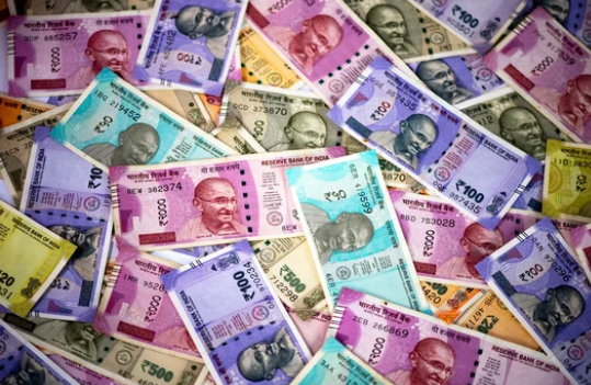 SBI, PNB, HDFC banks to update minimum balance rules from April 2025. Know new limits, avoid penalties, and learn how to keep your account safe.